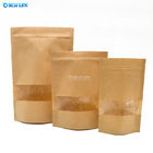 Sacos de papel estando de embalagem de Kraft da folha do malote do café com a janela clara para o alimento
